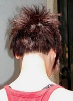 asymetryczne fryzury krótkie - uczesanie damskie z włosów krótkich zdjęcie numer 33A